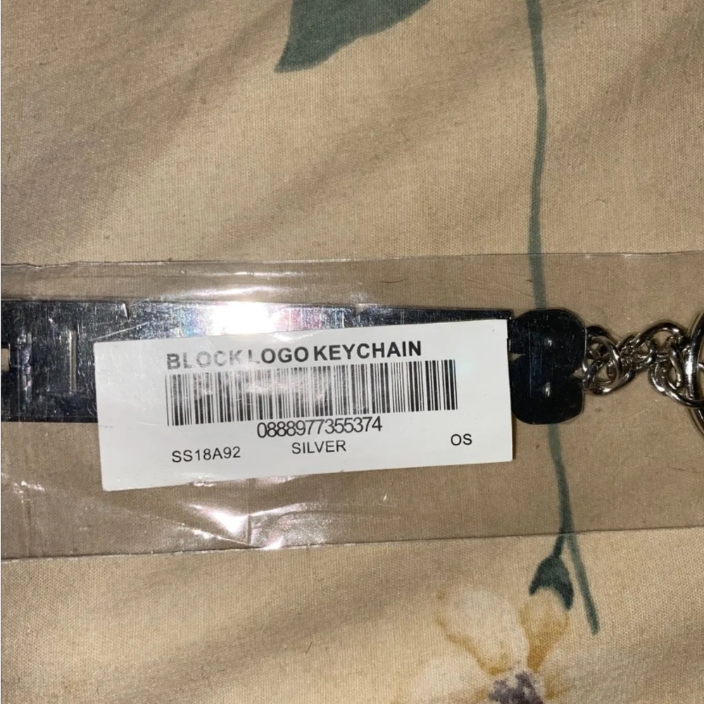 Supreme Block Logo Keychain SS18 - Picture 2 of 2